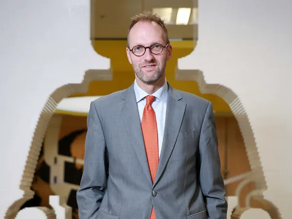 Jørgen Vig Knudstorp in a suit