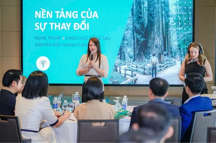 Diễn giả trên sân khấu chương trình Nền tảng của Sự thay đổi