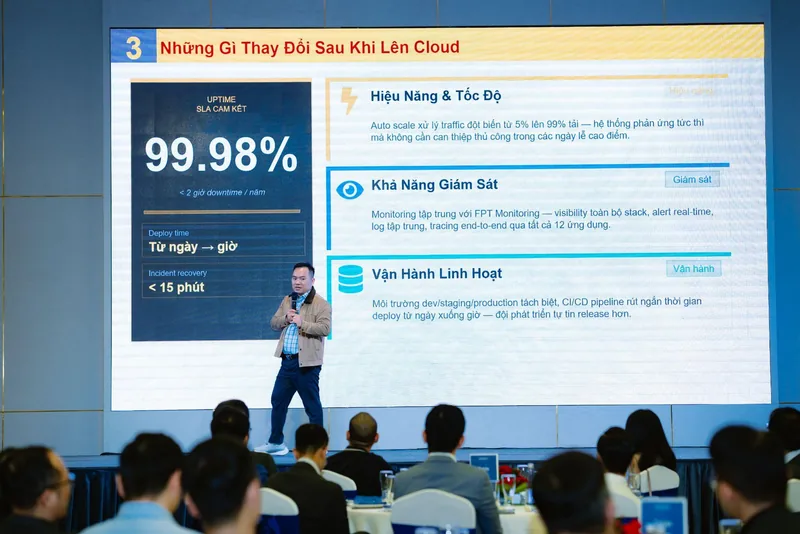 Diễn giả trình bày về chuyển đổi lên cloud trước khán giả