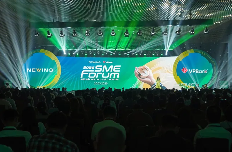 Sân khấu SME Forum 2026 với logo Newing và VPBank