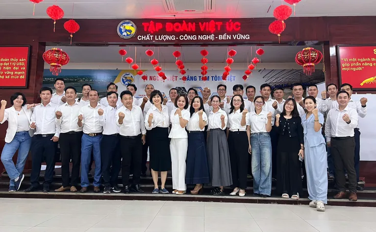 Ban lãnh đạo và nhân sự Tập đoàn Việt Úc chụp ảnh tập thể