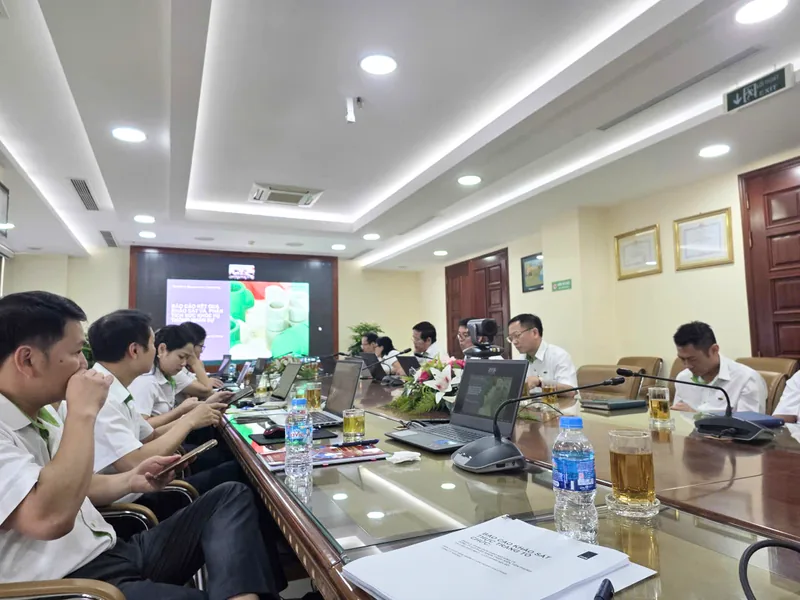 Working session with the company’s leadership team