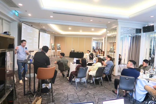 Kelly Wong leading the Finance and AI program for CEOs