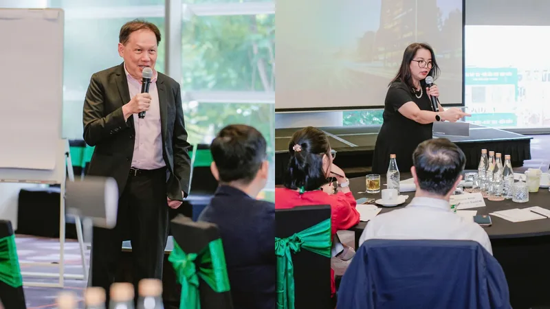 Giáo sư Quý Huy thuyết trình tại Module 1 – Day 2 của CEO Bootcamp 2026 (trái) và lớp học Module 1 (phải)
